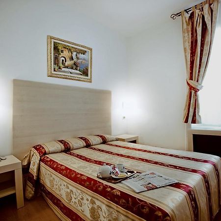 Hotel Saturnia ローマ 部屋 写真