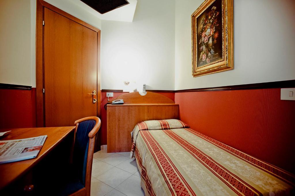 Hotel Saturnia ローマ エクステリア 写真
