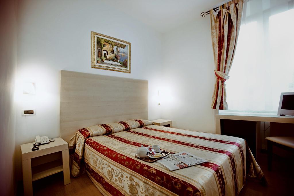 Hotel Saturnia ローマ 部屋 写真