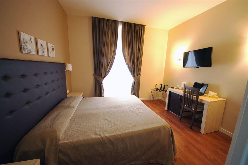 Hotel Saturnia ローマ エクステリア 写真