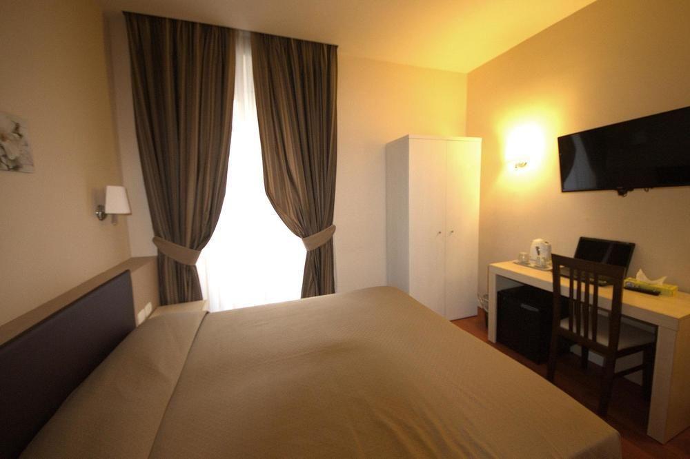 Hotel Saturnia ローマ エクステリア 写真