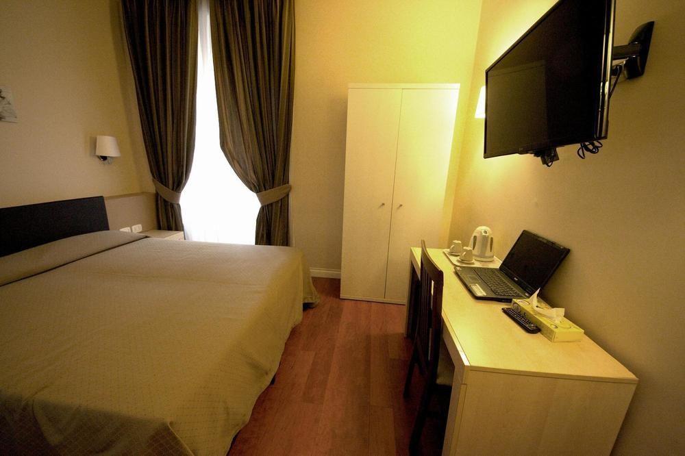 Hotel Saturnia ローマ エクステリア 写真