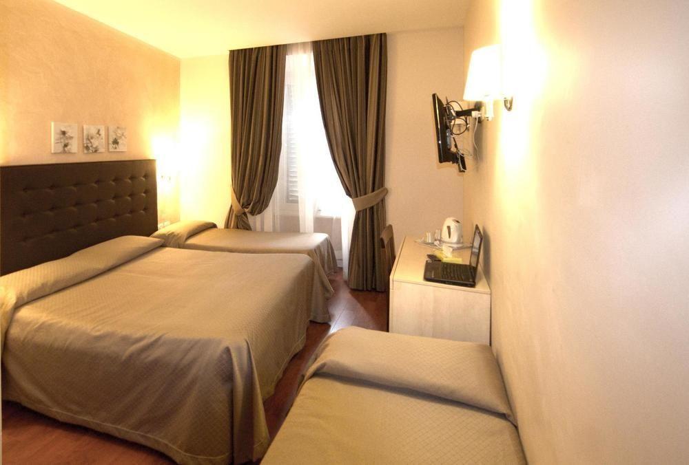 Hotel Saturnia ローマ エクステリア 写真