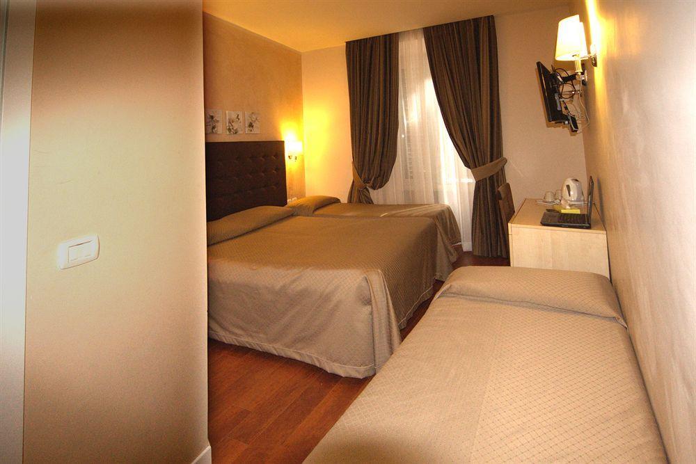 Hotel Saturnia ローマ エクステリア 写真