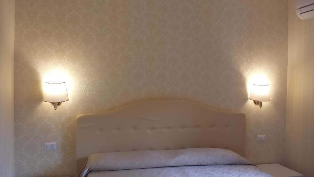 Hotel Saturnia ローマ エクステリア 写真
