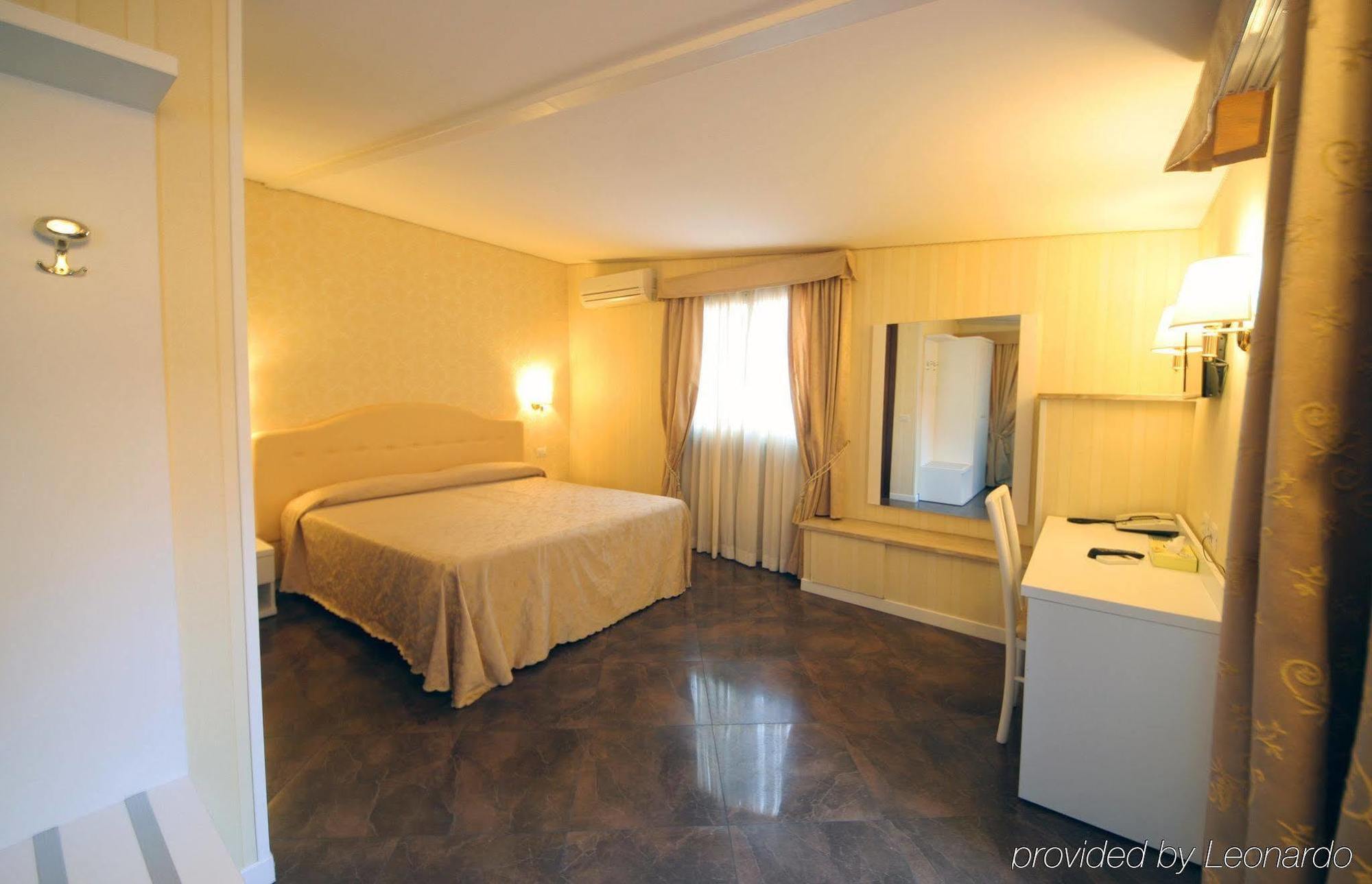 Hotel Saturnia ローマ エクステリア 写真