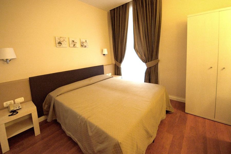 Hotel Saturnia ローマ エクステリア 写真